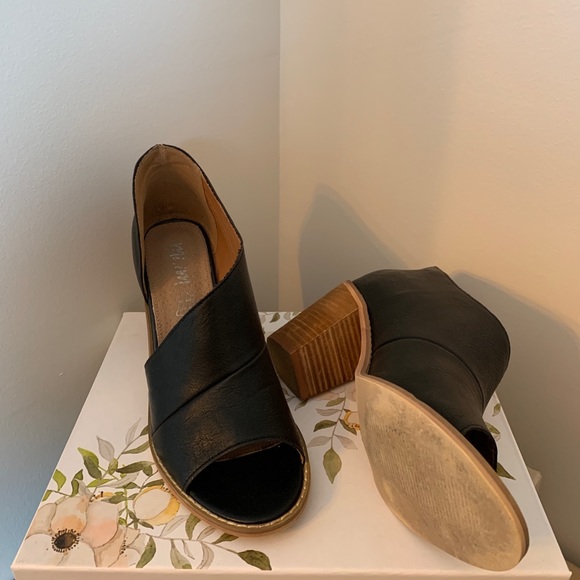 Black Open Toe Block Heels - Picture 2 of 3